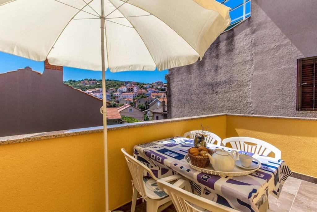 Apartamento Tin 2 Vrbnik Exterior foto