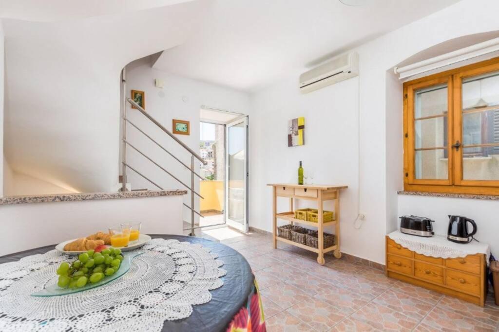 Apartamento Tin 2 Vrbnik Exterior foto