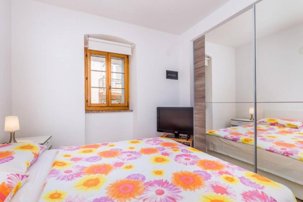 Apartamento Tin 2 Vrbnik Exterior foto