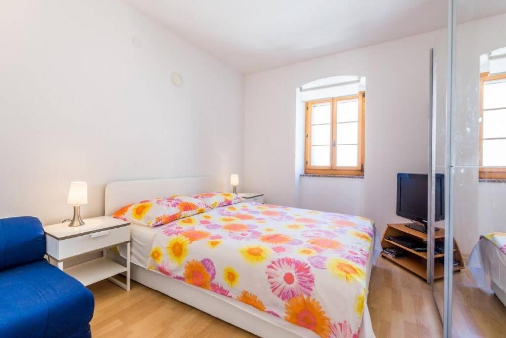 Apartamento Tin 2 Vrbnik Exterior foto